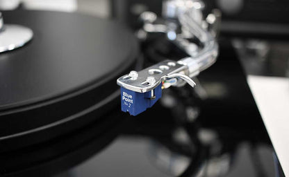 Pro-Ject 2Xperience SB S-Shape tonearm and cartridge detail