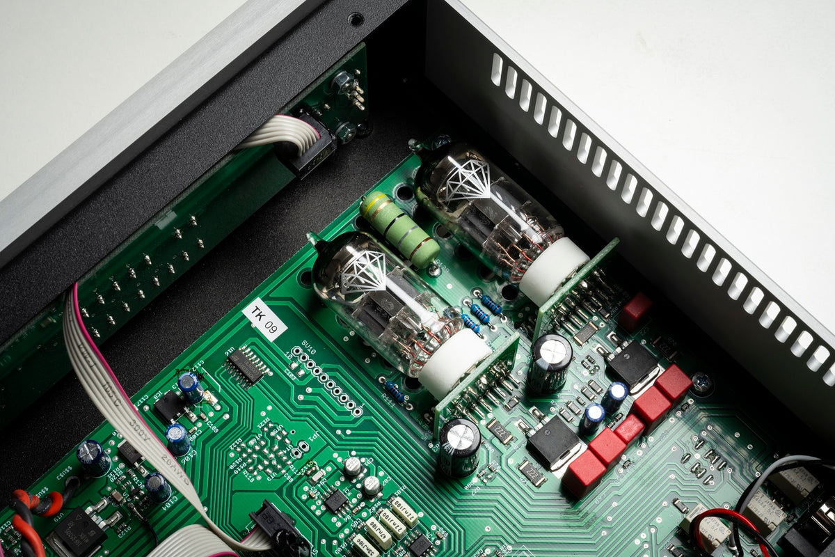 Pro-Ject DAC Box RS Final Edition internal circuitry and ECC88 tubes
