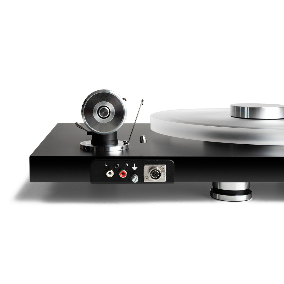Pro-Ject Debut Reference 10 rear RCA and mini-XLR connections
